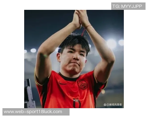 徐彬与女友伦敦眼打卡甜蜜瞬间女友鼓励他专心踢球我会全力支持