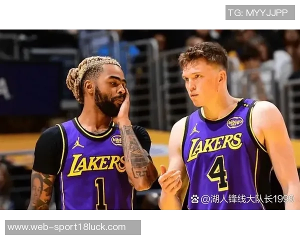 米诺特次节神勇表现五投全中连得12分带领球队一举拉开比分优势 米诺特次节神勇表现五投全中连得12分带领球队一举拉开比分优势